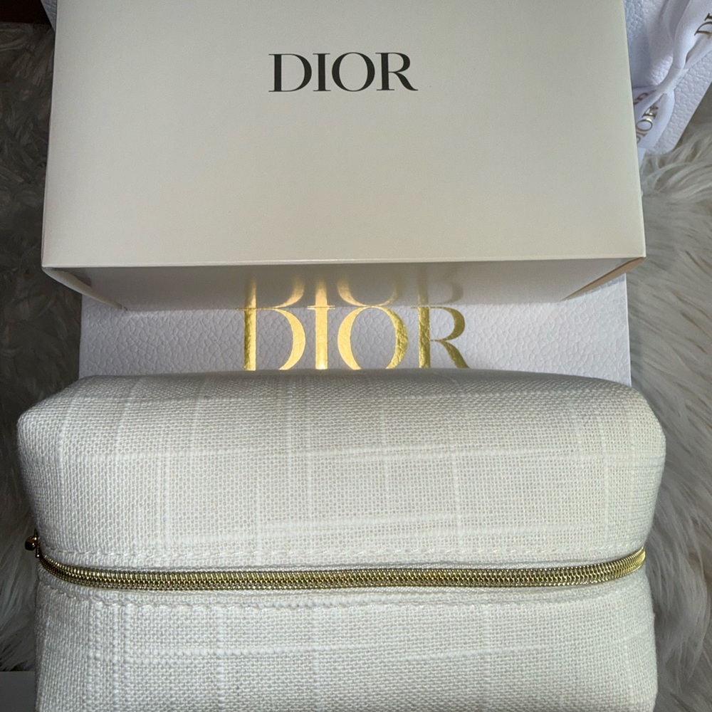 Dior Travel Set Make up Pouch and Mirror - Picture 2 of 6
